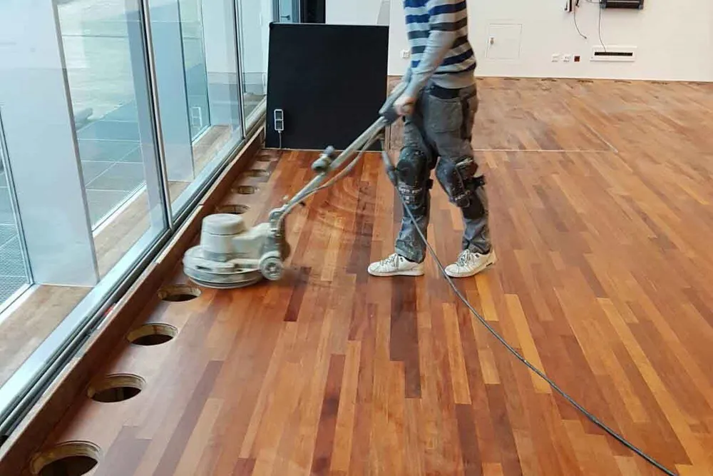 Dansvloer aan de Willemstraat in Utrecht geschuurd en geolied door D&L Parket, foto 2