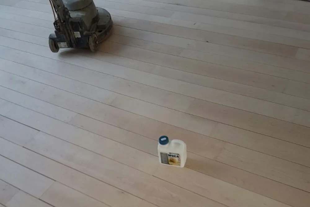 Houten vloer in een eengezinswoning in Nieuwegein geschuurd en geolied door D&L Parket, foto 2