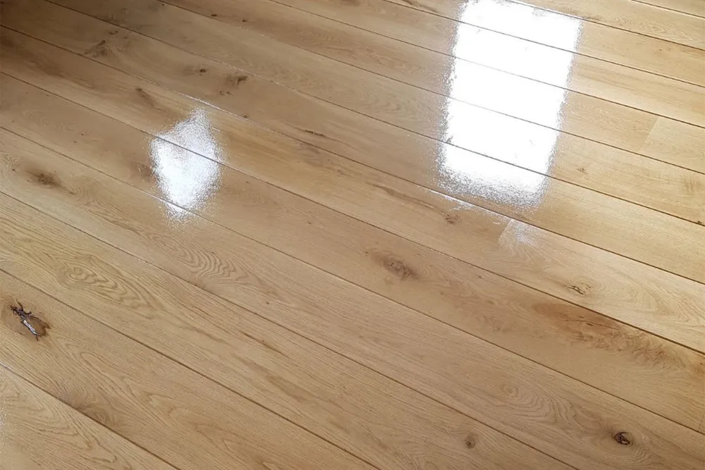 Eiken vloer in een eengezinswoning in Soest geschuurd en gelakt door D&L Parket, foto 3