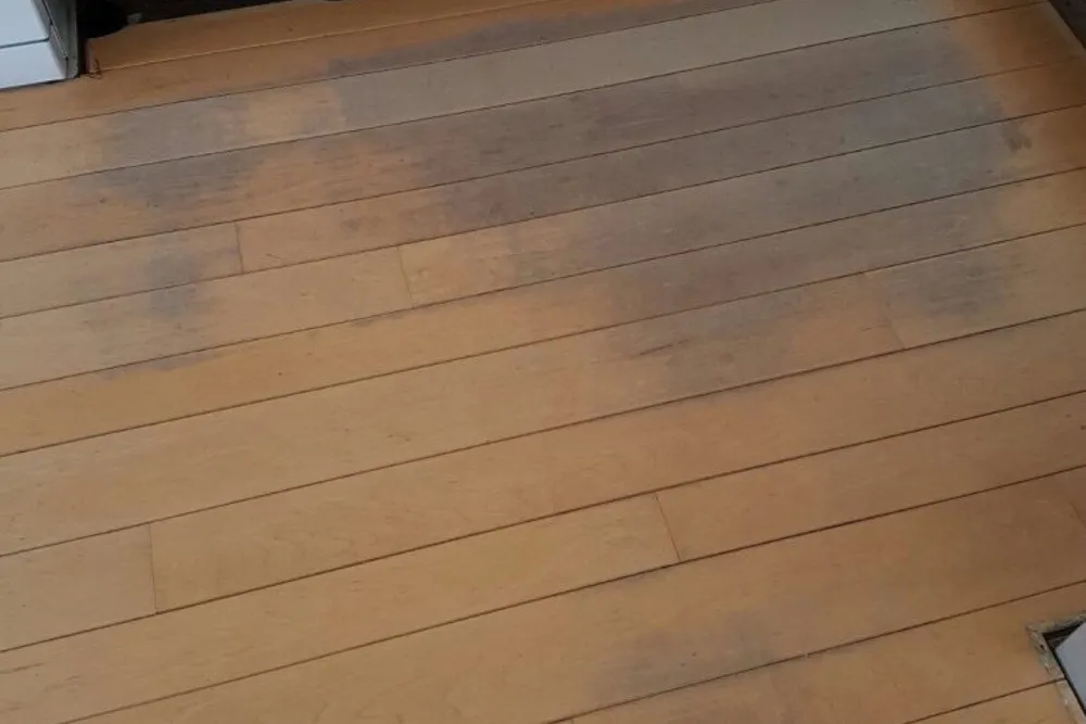 Houten vloer in een eengezinswoning in Nieuwegein geschuurd en geolied door D&L Parket, foto 1