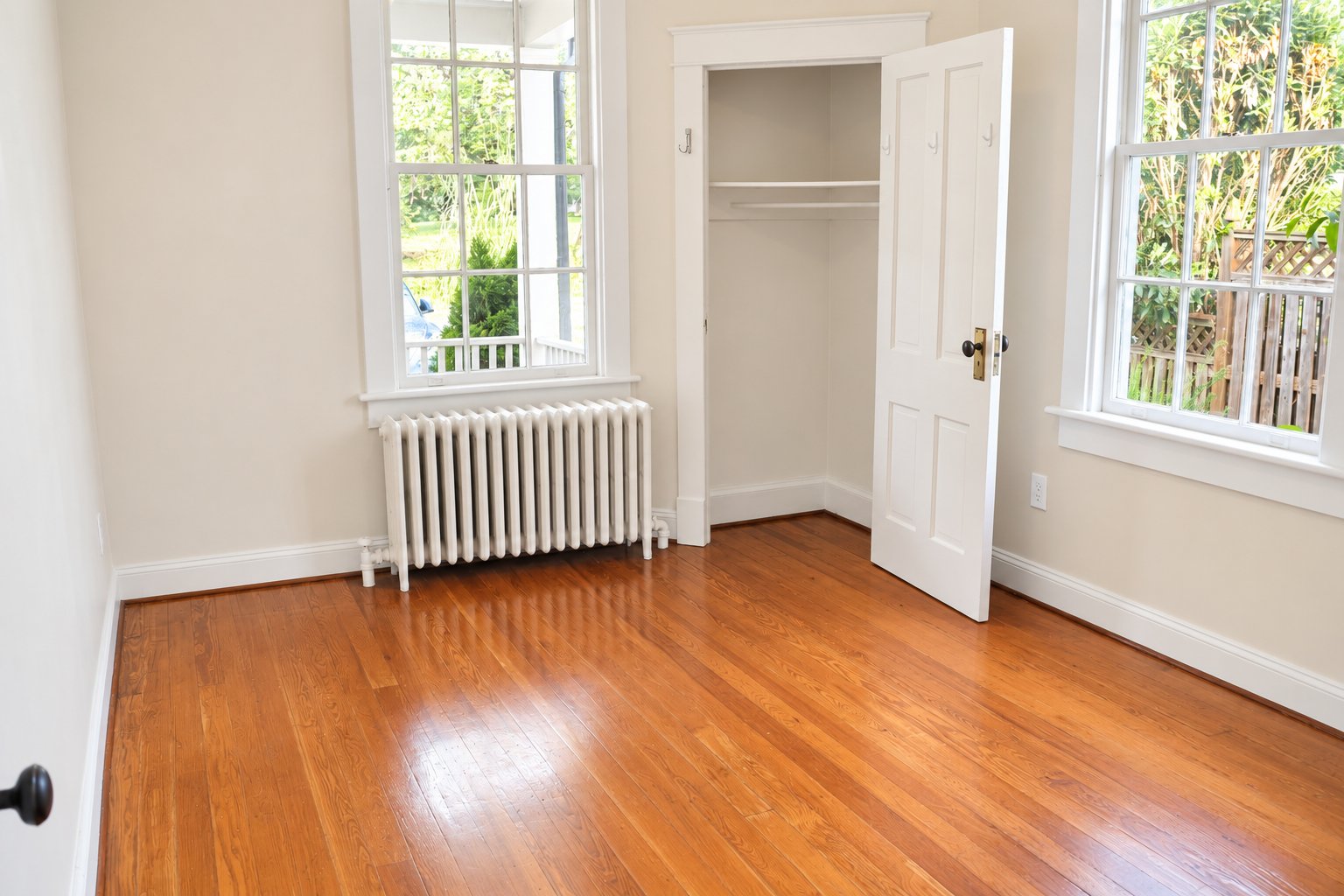 Lower level bedroom at 107 Walnut St
