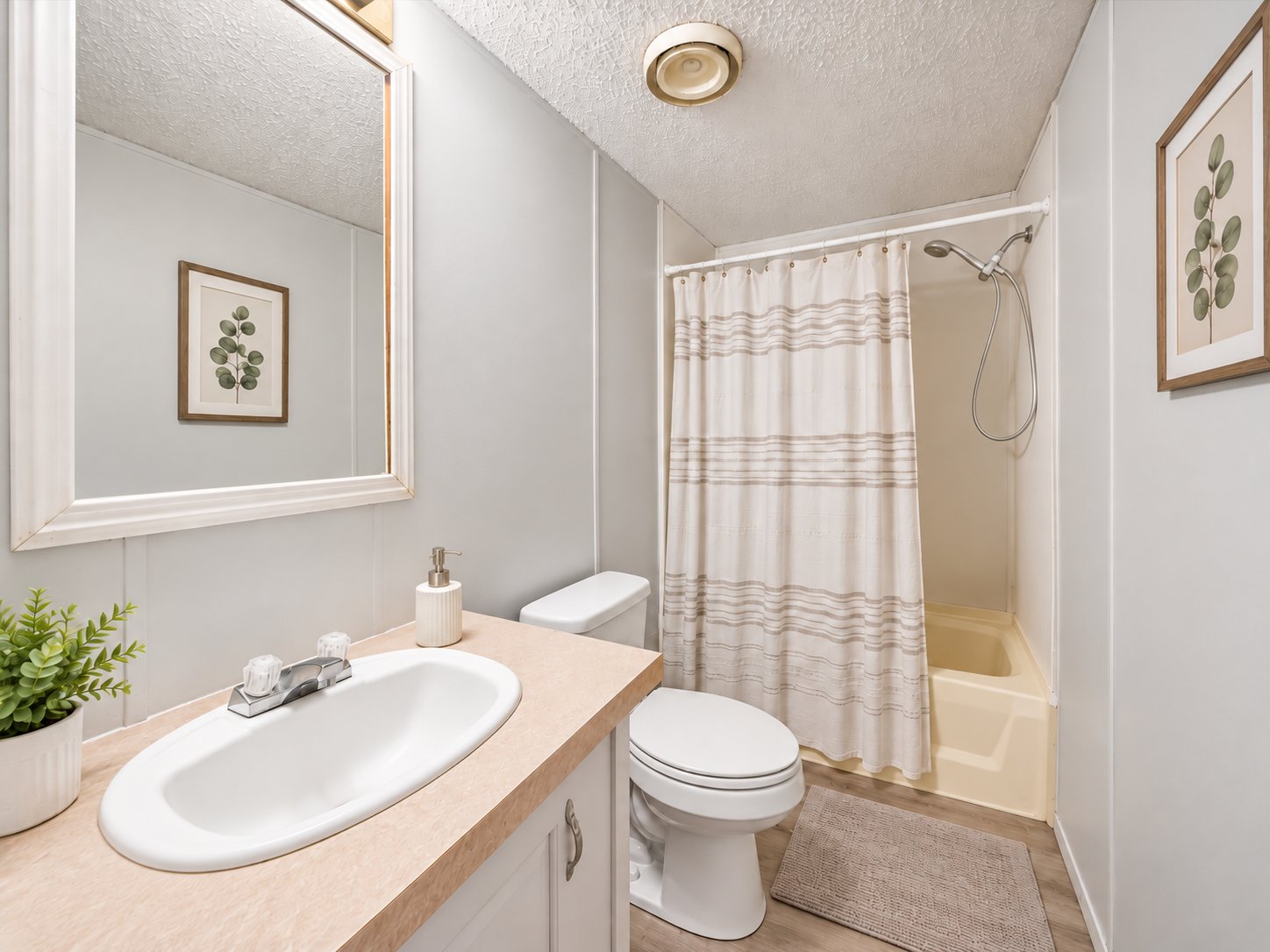 Full bathroom at 2277 Road 5836