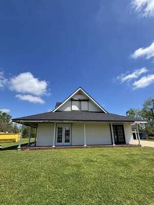 {{ custom_values.service_3 }} in {{custom_values.area_3})