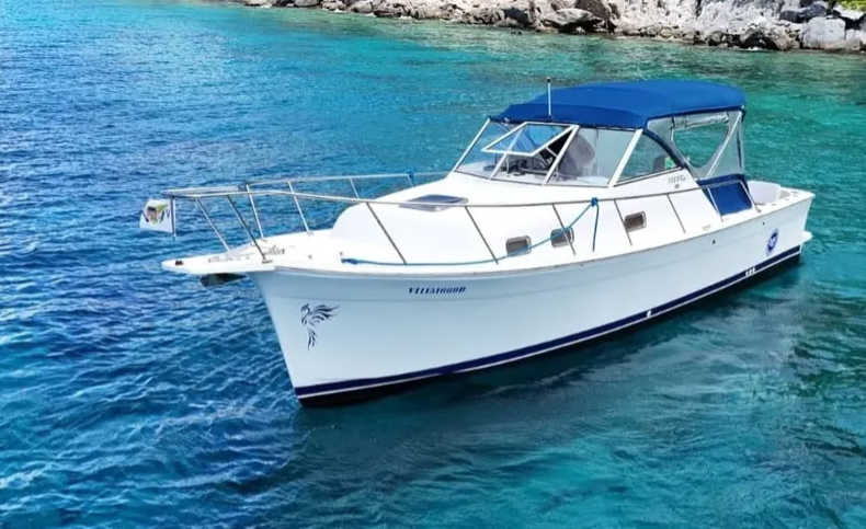 Phoenix motor yacht on open blue water near St. Thomas