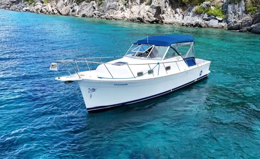 Phoenix motor yacht on open blue water near St. Thomas