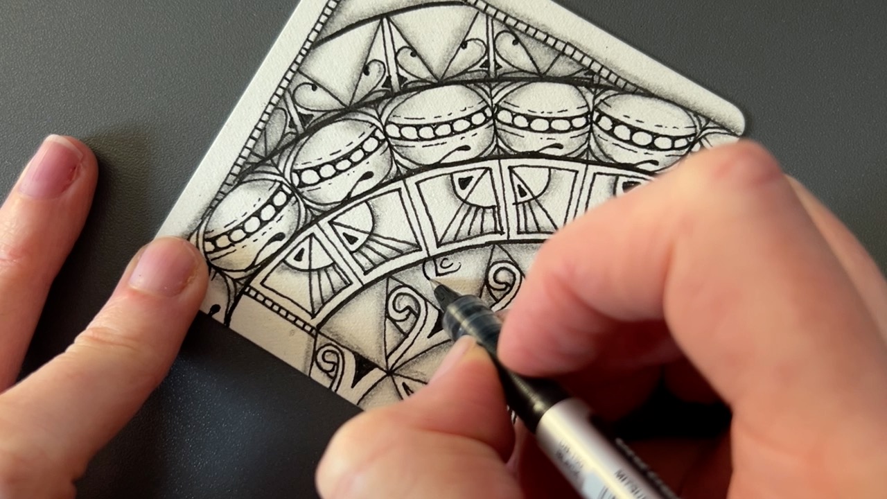 Lisa Crow drawing some tangles as part of the Fragment of Your Imagination Challenge 2026