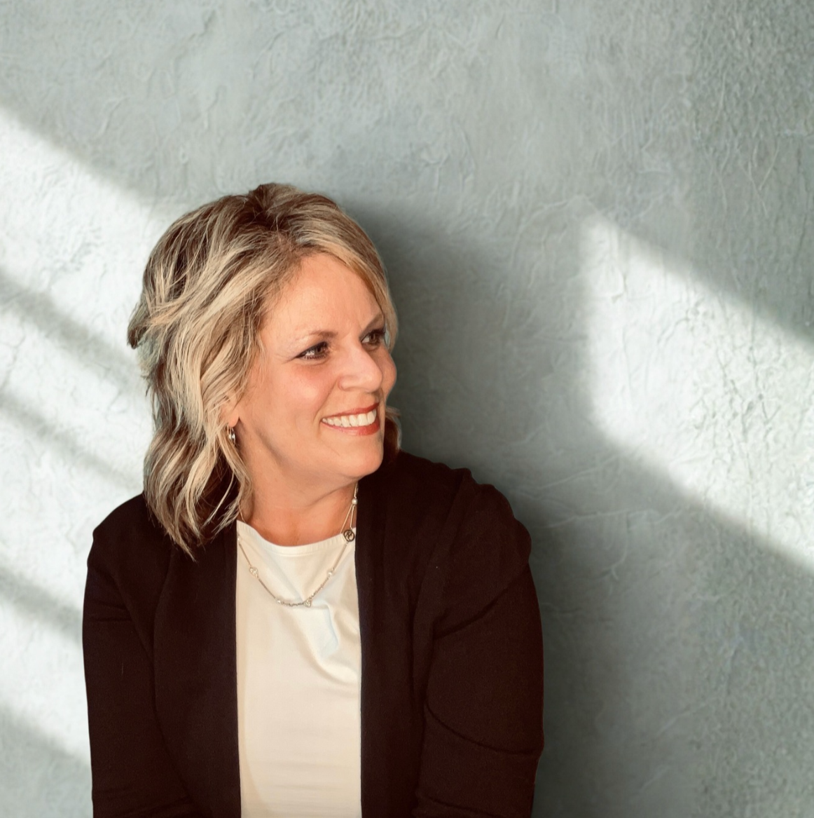 Maria Lynette Olive is a dating and relationship coach who helps men and women identify their dating patterns, build self-awareness, and develop the skills needed for a healthy, lasting partnership. Her work focuses on clarity, intentional dating, and emotional maturity.