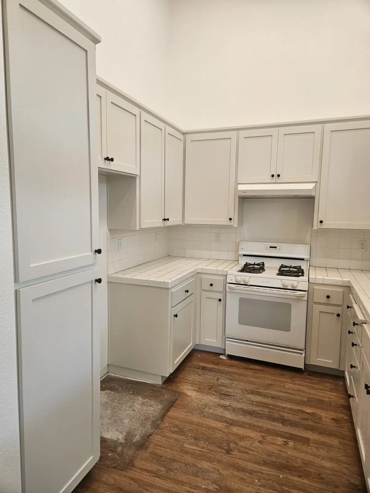 White shaker kitchen cabinets with black knobs