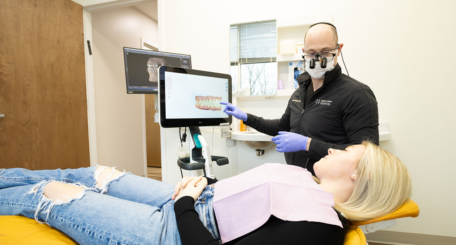 Woman with tooth pain